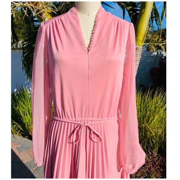 Vintage 70’s Chevron Pleated Dress - Picture 3 of 9
